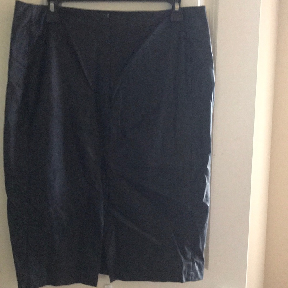 Black faux leather pencil skirt - Picture 4 of 5